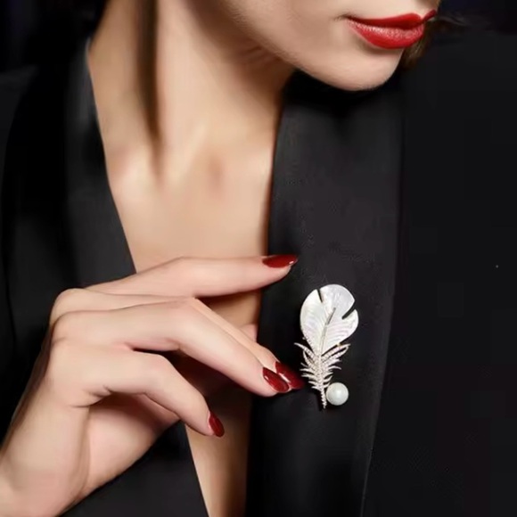 Crystal Feather Brooch - Picture 2 of 5